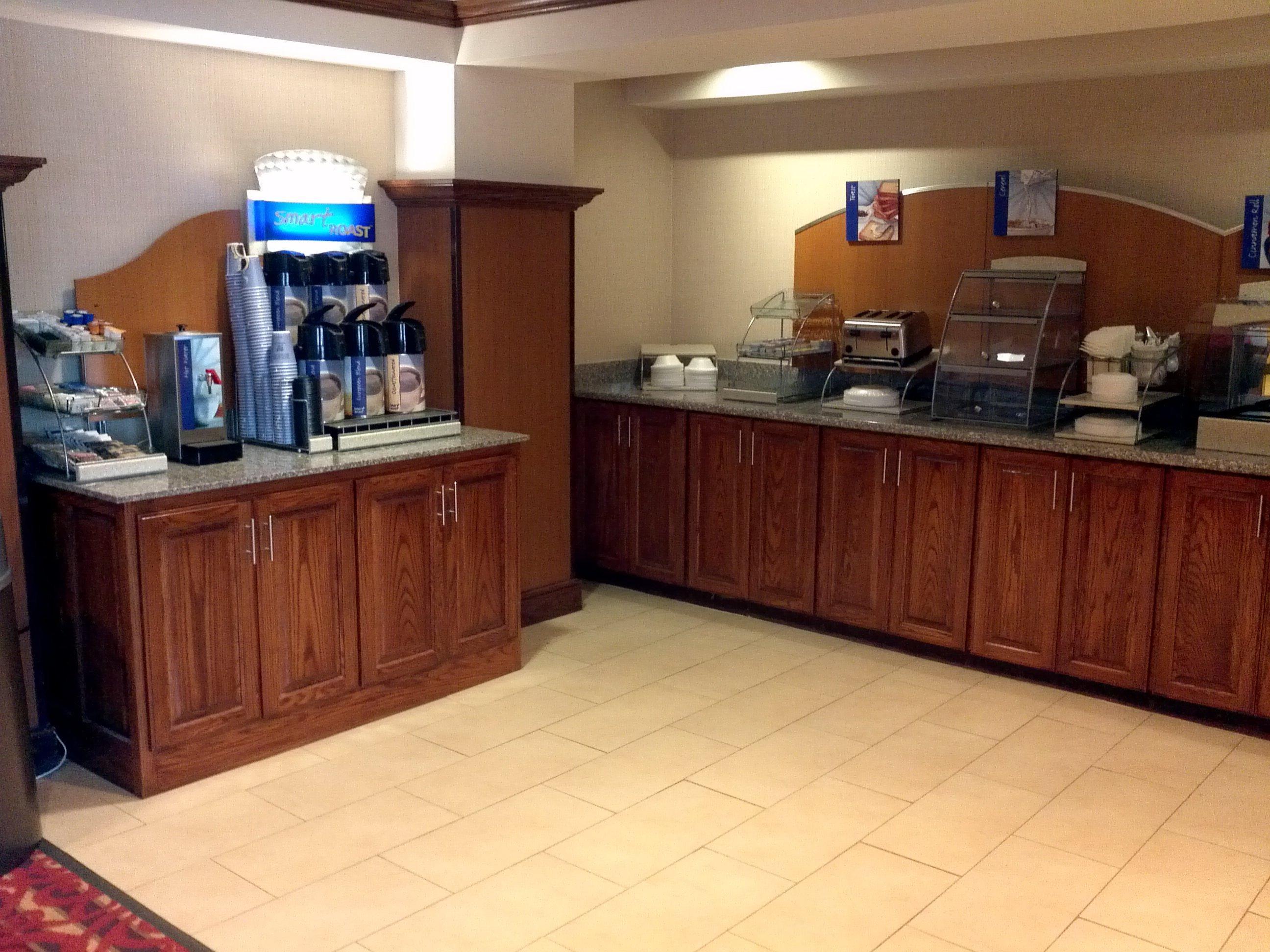 Holiday Inn Express And Suites Greenville Restaurant photo