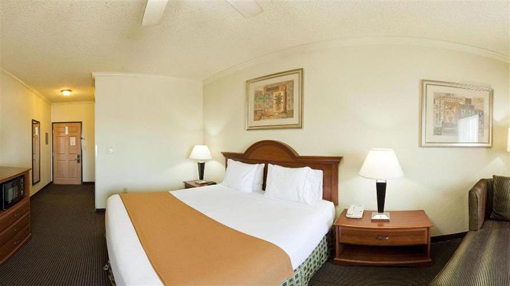 Holiday Inn Express And Suites Greenville Exterior photo