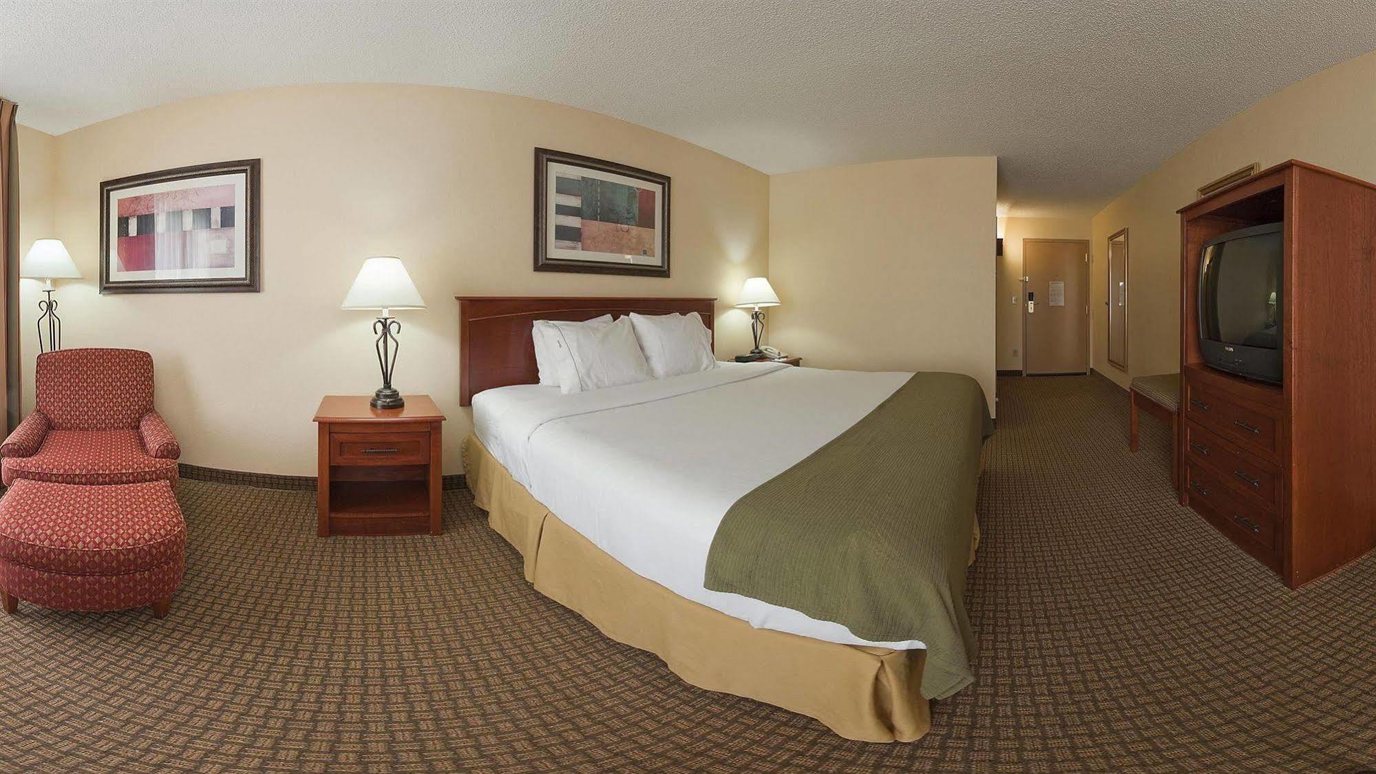 Holiday Inn Express And Suites Greenville Exterior photo